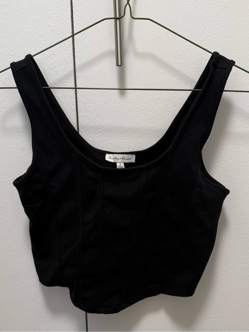 Hunter & Brown Black Cropped Scoop Tank, Small